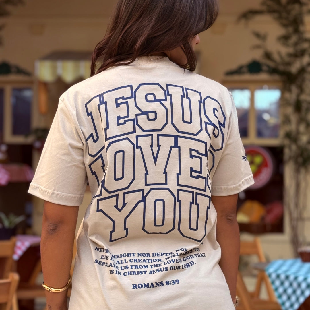 Camiseta Evangélica - Jesus Loves You