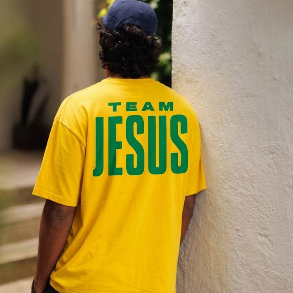 PRÉ-VENDA Camiseta Cristã - Team Jesus Amarelo e Verde BR