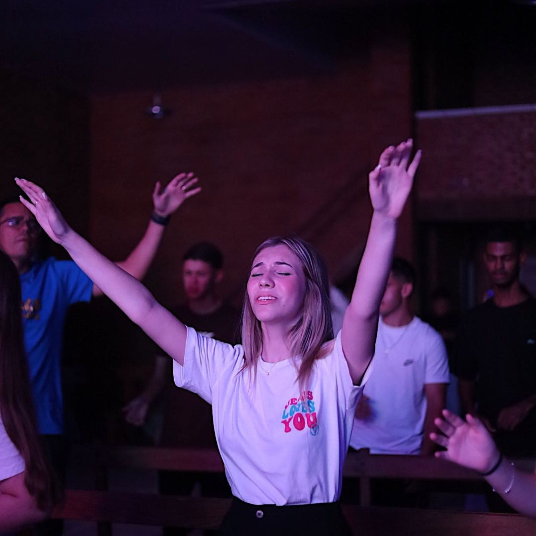 Camiseta Evangélica - Jesus Loves you