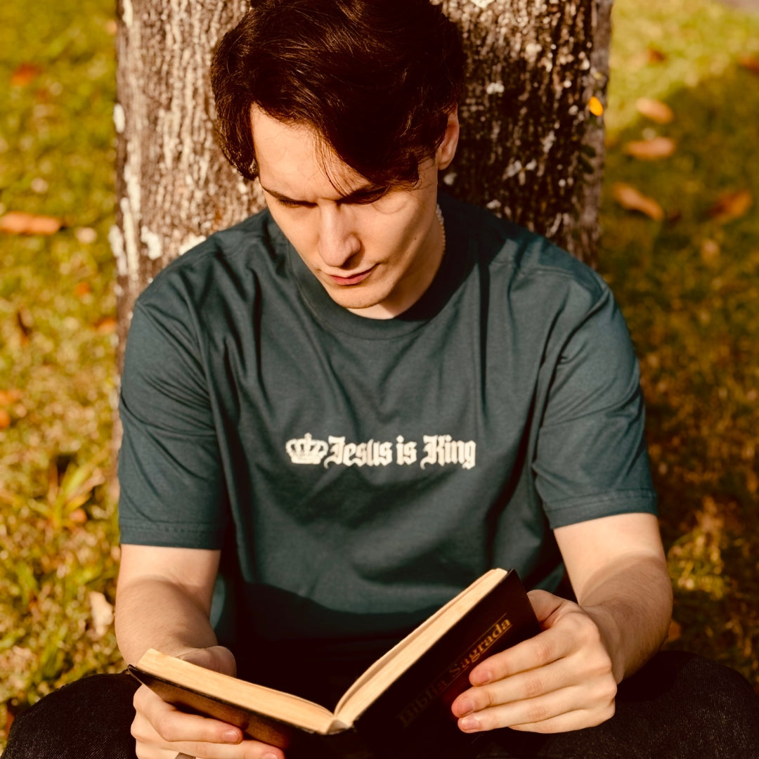 Camiseta Evangélica - é Rei