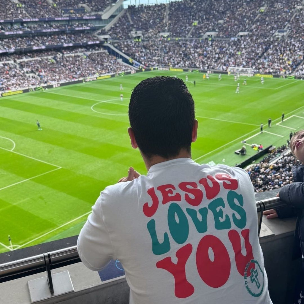 Camiseta Evangélica - Jesus Loves you