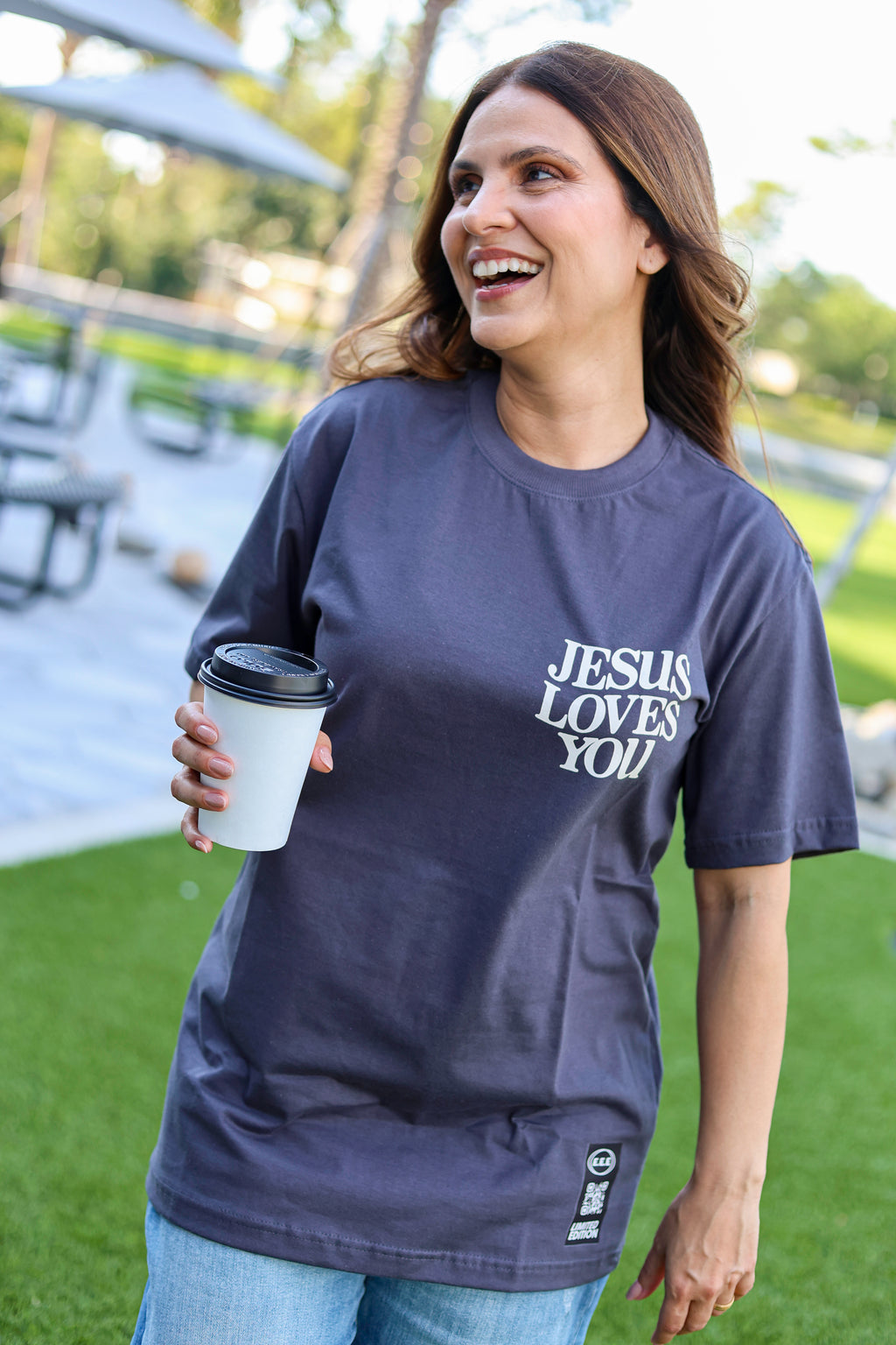Camiseta JESUS LOVES YOU | Aline Barros