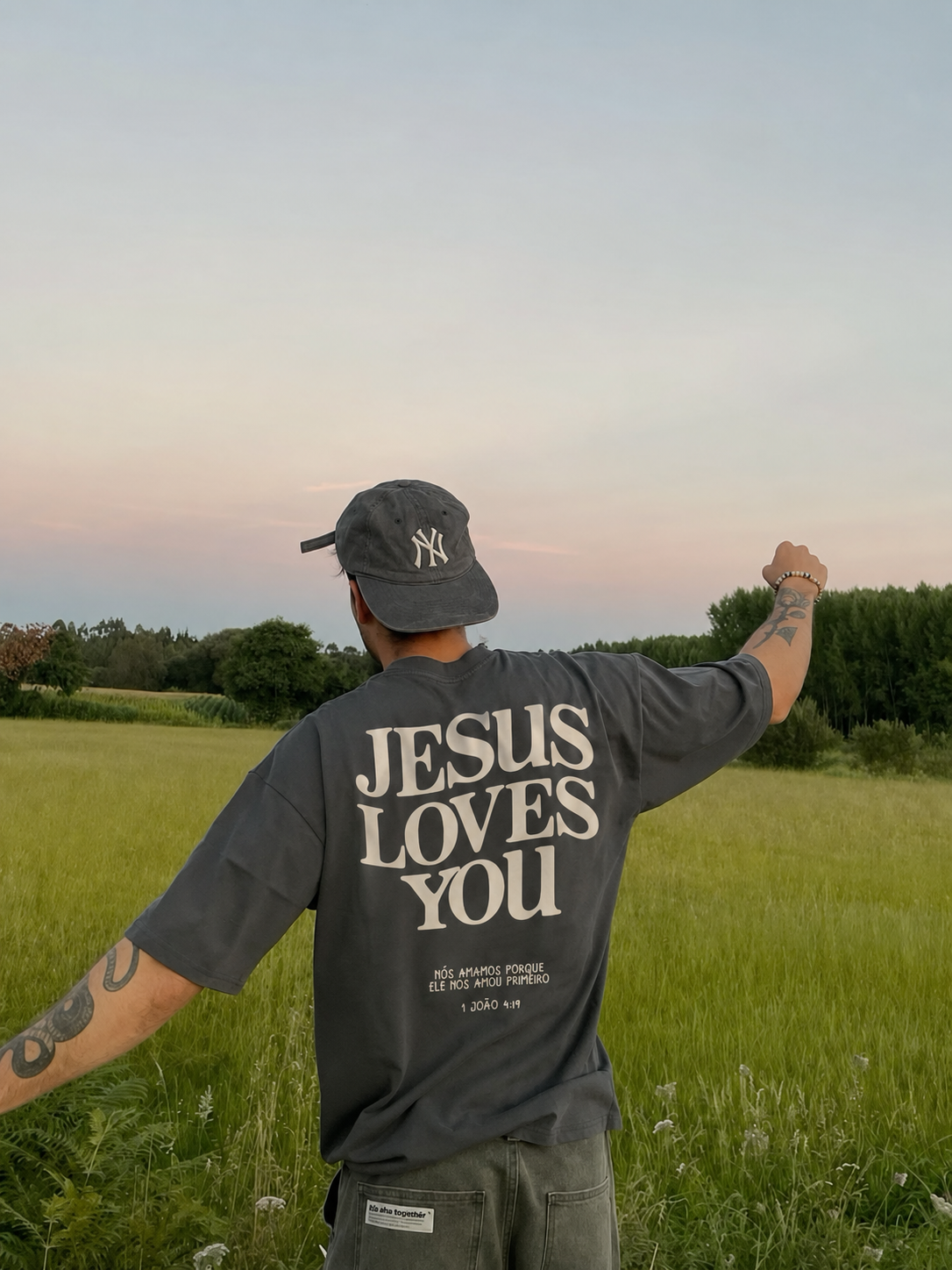 Camiseta JESUS LOVES YOU | Aline Barros