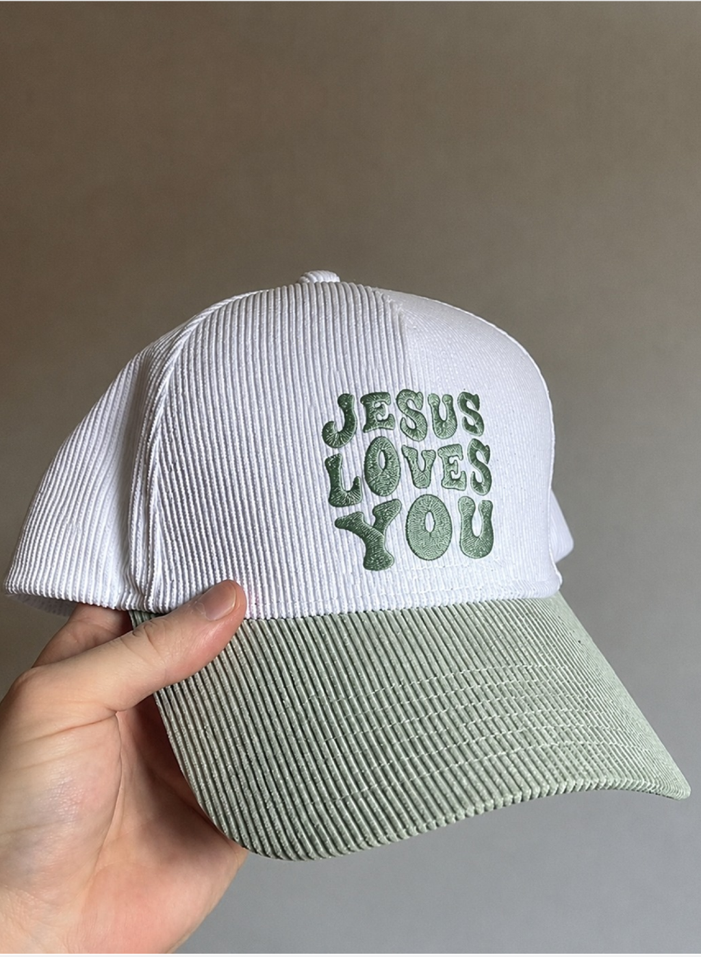 Boné  JESUS LOVES YOU - OFF E VERDE